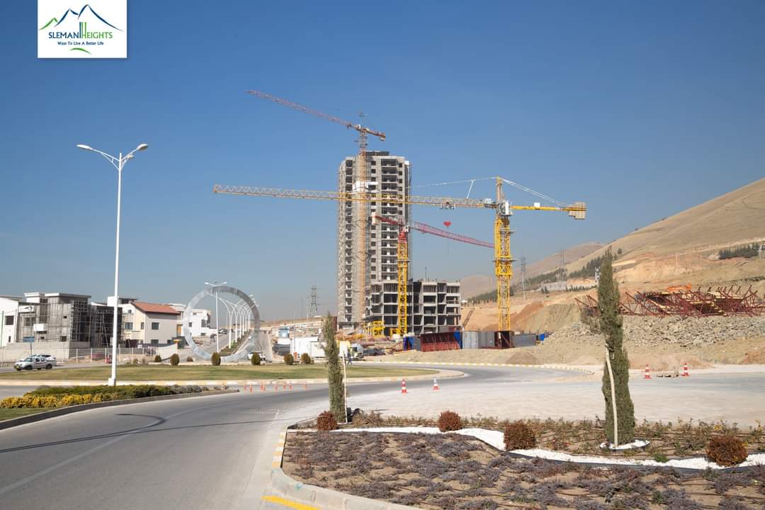 QaiwanGroup's tweet photo. Work in the Slemani Heights continues promptly.
Slemani Heights is one of the most luxurious residential projects in Iraq.
#QaiwanGroup #SlemaniHeights #SlemaniHeights5 #5thZone #Slemani #Height #Qaiwan #Kurdistan #Apartments #KurdistanConstruction #Vellas #Opportunity https://t.co/7LtephK9S2