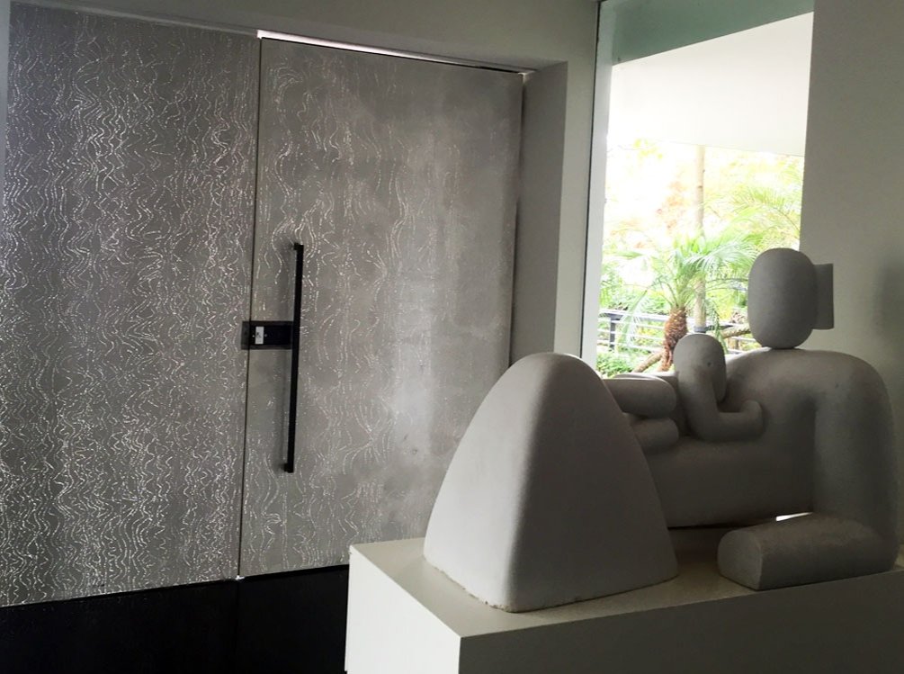 NguyenForArt1's tweet photo. Translucent door 

Light transmitted though door creates a resplendent effect on other side thanks to hundreds of thousands of subtle bright dots arranged in flow pattern.
—————————
#door #highend #design #designerlife #interiordesign #interior #luxury #luxurylifestyle #homedecor https://t.co/bFSXixnUZk