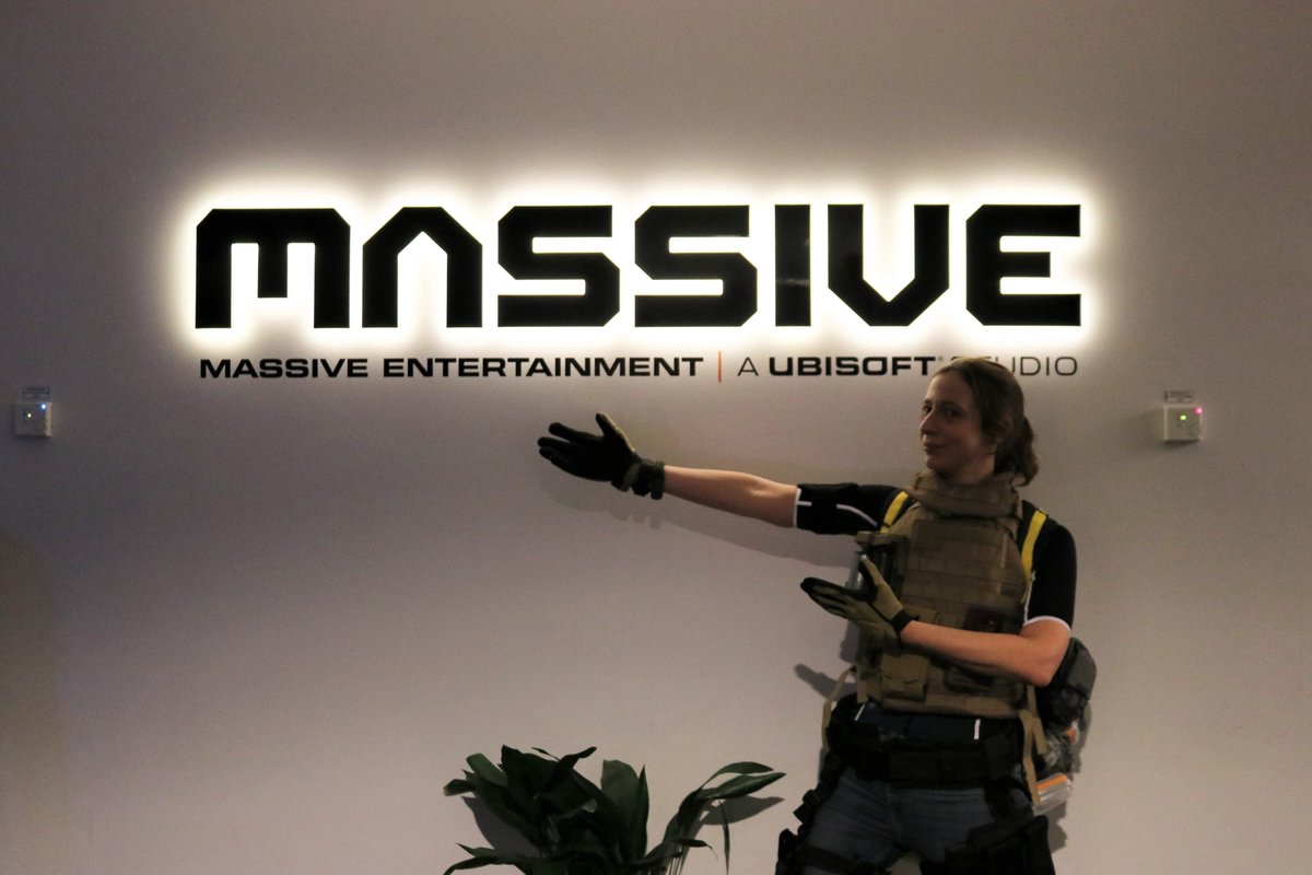 2018, definitely a MASSIVE year. I'm not quite over that yet. Lucky doesn't even begin to cover it: I got to meet a lighting artist. In costume. Felt stupid, but ah well.  #TheDivision is worth feeling stupid at times.