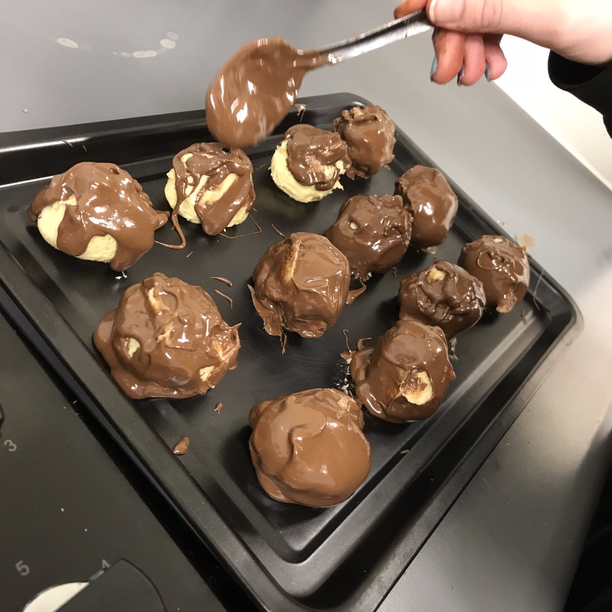 A highlight of today!Photo of Cookie Dough Balls taken with permission to show the Twitter world. So therapeutic to make(&amp; eat).The time flew! There were some happy staff on <a href="/TwoRedwood/">Redwood 2</a> after we delivered these! <a href="/NottsHealthcare/">Nottinghamshire Healthcare</a> <a href="/MaplesDept/">Maples Therapy</a> smells amazing❤️👌🏼#meaningfulactivity