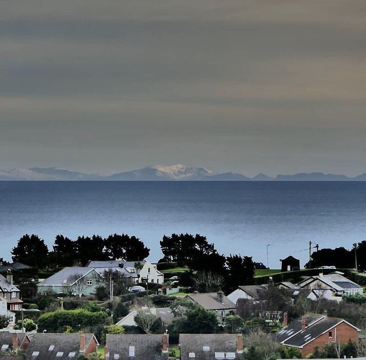 Yesterday’s view from Howth in Dublin to a snow capped Snowdon in North Wales is just incredible. 

It’s 140 kilometres away. 

📸 Niall O’Carrol