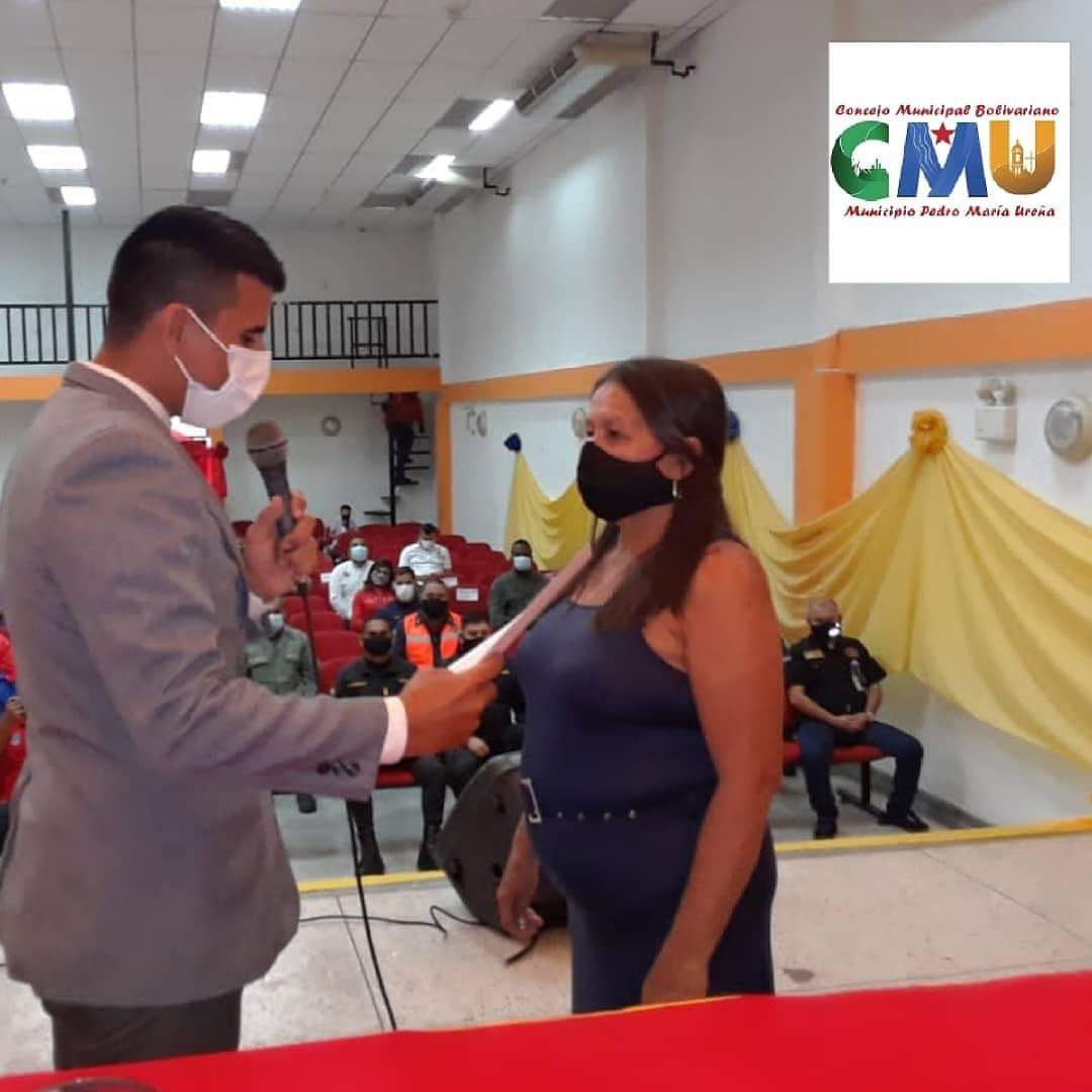 Clapmanuelitaz1's tweet photo. Felicidades a nuestro camarada Miguel Barrera nuevo presidente de la camara municipal, Chavez vive la patria sigue.
@maduro_ar 
@FreddyBernal 
@carrilloalcald1 
@BarreraMiguel13 https://t.co/JhIi6iKF5q