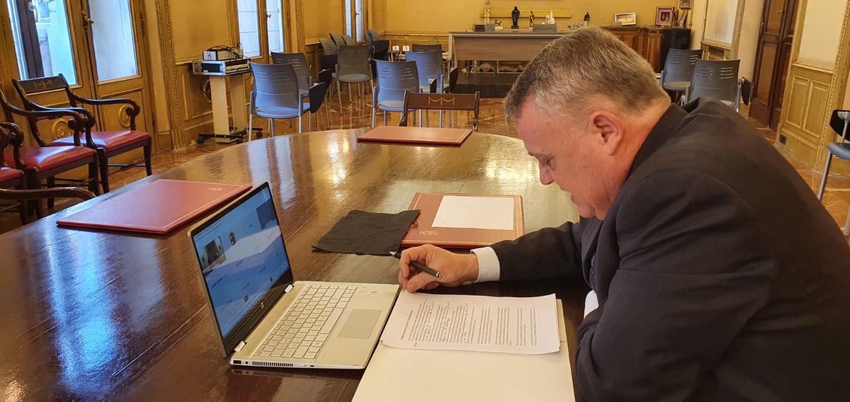 En la rueda de prensa de hoy he felicitado al Servicio de Vías y Obras de la #DiputacióndeBurgos por su enorme trabajo para despejar las carreteras provinciales. Lo mejor que tiene la Institución es su plantilla de trabajadores. ¡Gracias!