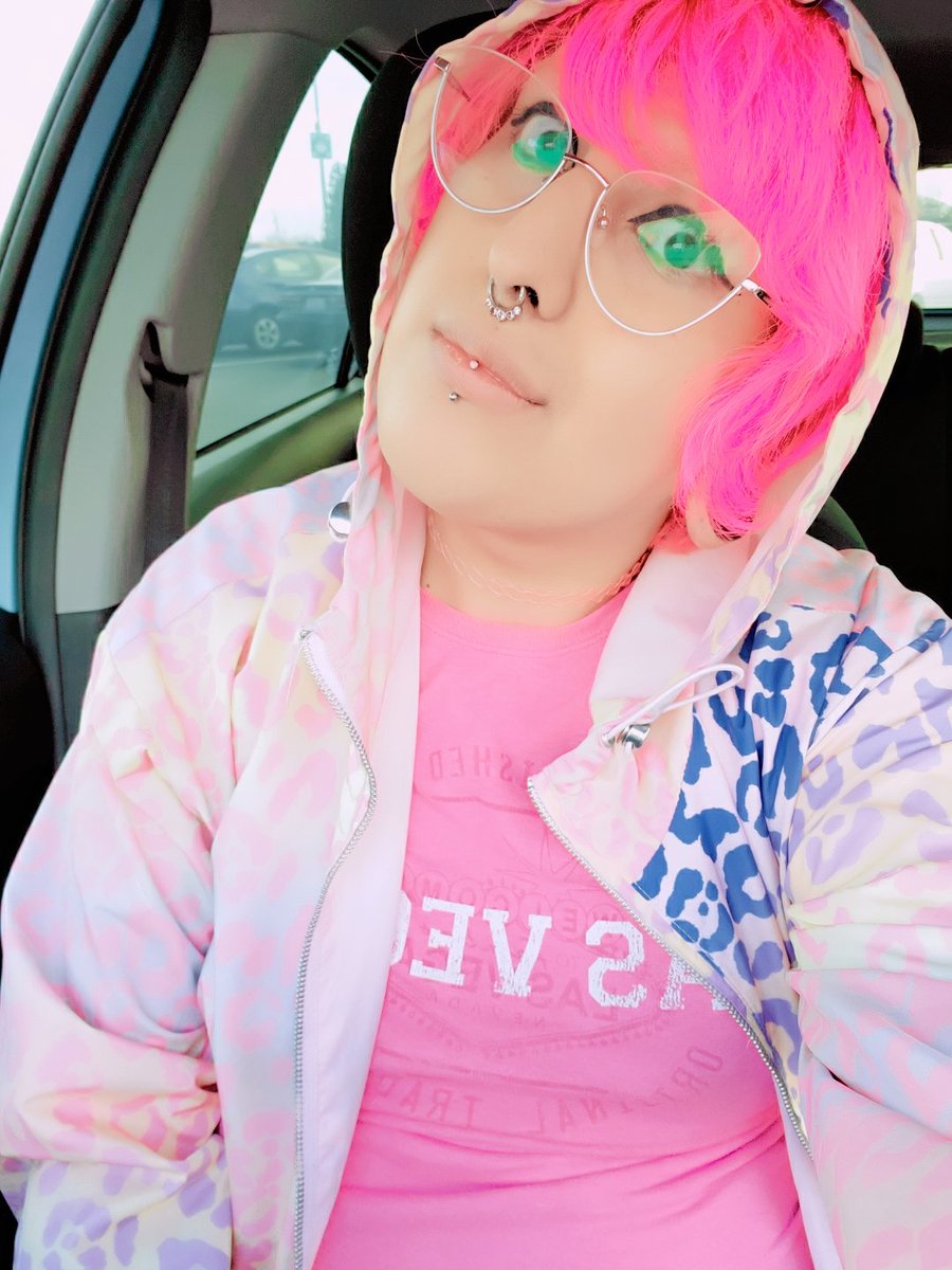 atomikpynk's tweet photo. Your local pink gay pixie
#atomikpynk #atomik #atomicpink #hotpink #pink #pinkaesthetics #hair #piercings #pinkhair #pinkhairdontcare #pinkaesthetics #trans #queer #nonbinary #nb #enby #agender #agenderpride #genderqueer #pansexual #polyam #cutie #cute #burner #raver #kawaii https://t.co/ox7zvVce8B