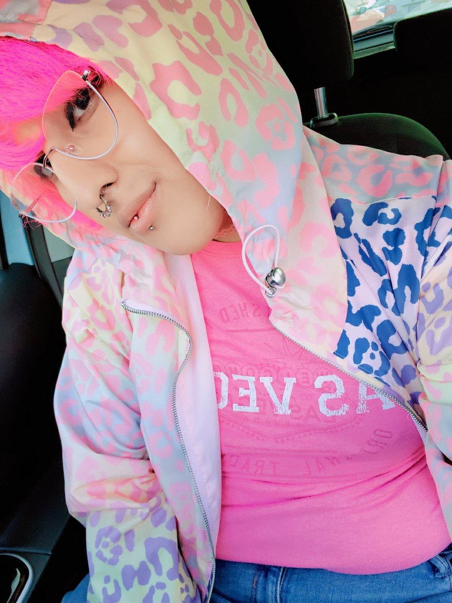 atomikpynk's tweet photo. Your local pink gay pixie
#atomikpynk #atomik #atomicpink #hotpink #pink #pinkaesthetics #hair #piercings #pinkhair #pinkhairdontcare #pinkaesthetics #trans #queer #nonbinary #nb #enby #agender #agenderpride #genderqueer #pansexual #polyam #cutie #cute #burner #raver #kawaii https://t.co/ox7zvVce8B