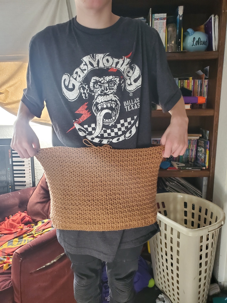 FarmDistCrafts's tweet photo. My wonderful son is such a good sport about one of my tests. He picked the color on this one

Pattern: Men's Burst Vest by @ReginaPDesigns1 

#Ravelry #WIP #PatternTester #PatternTest #newpatternsoon #makerssupportingmakers #bigtwist #mensburstvest #reginapdesigns #yarn #crochet https://t.co/6grI3Voq3O