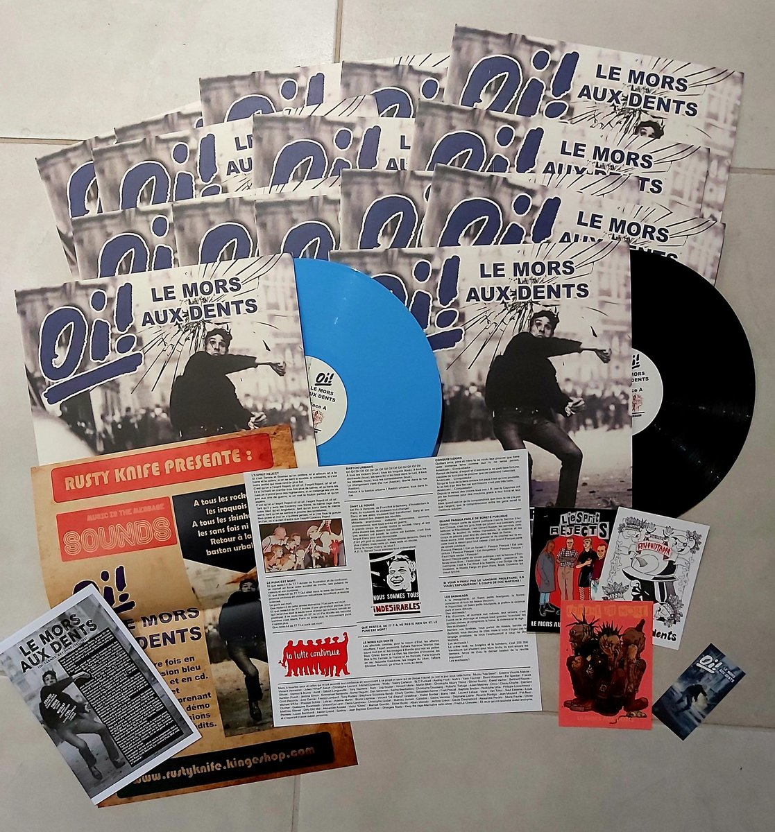 CromRecords's tweet photo. 💥 ENTRÉE EN STOCK! 💥

LE MORS AU DENTS - "Toujours mille raisons de gueuler" (Lp - 17 Tracks) + 1 insert + 1 affiche + 1 livret 8 pages historique du groupe tiré du fanzine BRA #9 + 3 cartes postales dessinées + 1 sticker
Vinyles noirs et bleus (limités)

15€ https://t.co/fG6llEsBLV