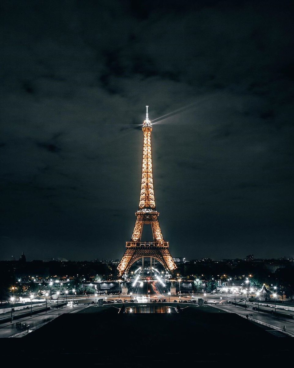 evrenseImerak's tweet photo. Paris geceleri https://t.co/RuGG7JlQQb