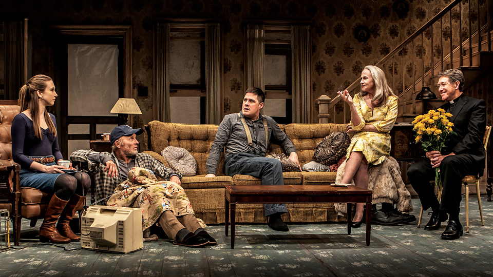 BroadwayHD's tweet photo. ⭐NOW STREAMING ⭐
Sam Shepard's BURIED CHILD is a wildly poetic and cuttingly funny take on the American family drama 🚜
Starring Ed Harris, @taissafarmiga, @richsommer, Amy Madigan, Nat Wolff, Paul Sparks & Larry Pine
➡️ https://t.co/XpFwvXG8V2
📷: Monique Carboni https://t.co/RMcL3LcxwJ