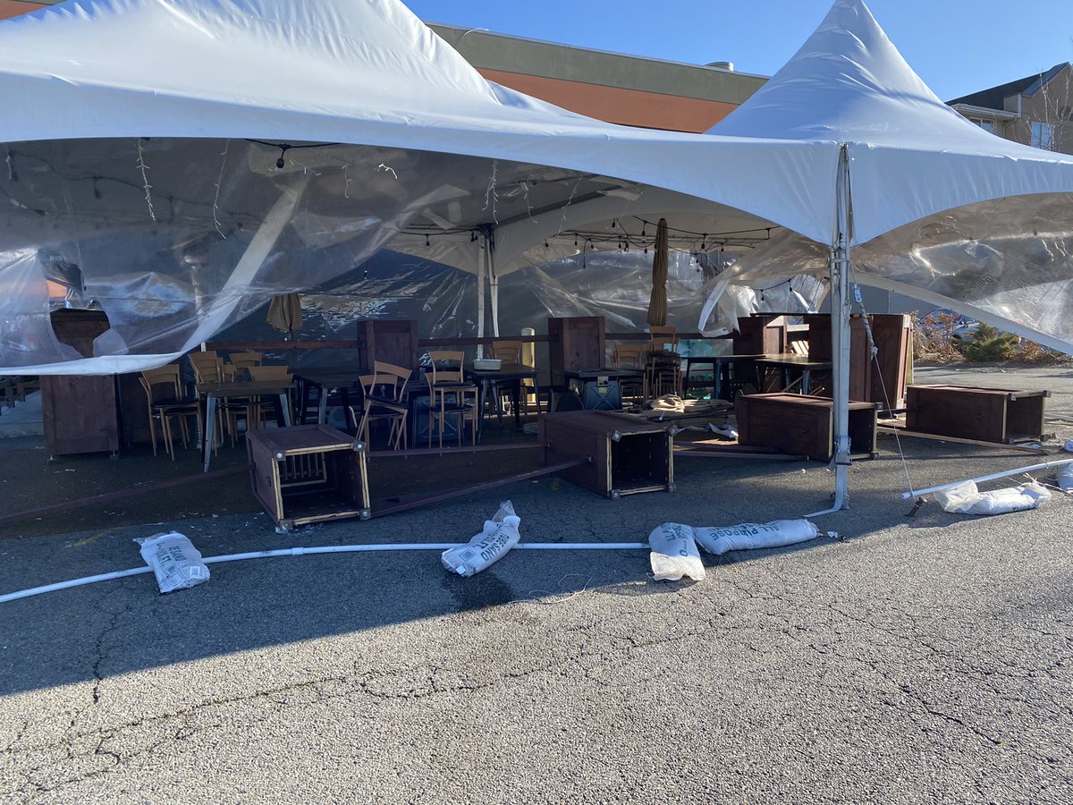 KREMAmandaRoley's tweet photo. Restaurants just can’t catch a break. The outdoor seating tent outside Hay J’s Bistro in #LibertyLake is damaged. The owners say they’re considering waiting until the spring to resume outdoor seating. @KREM2 https://t.co/Fmw20UmfqB