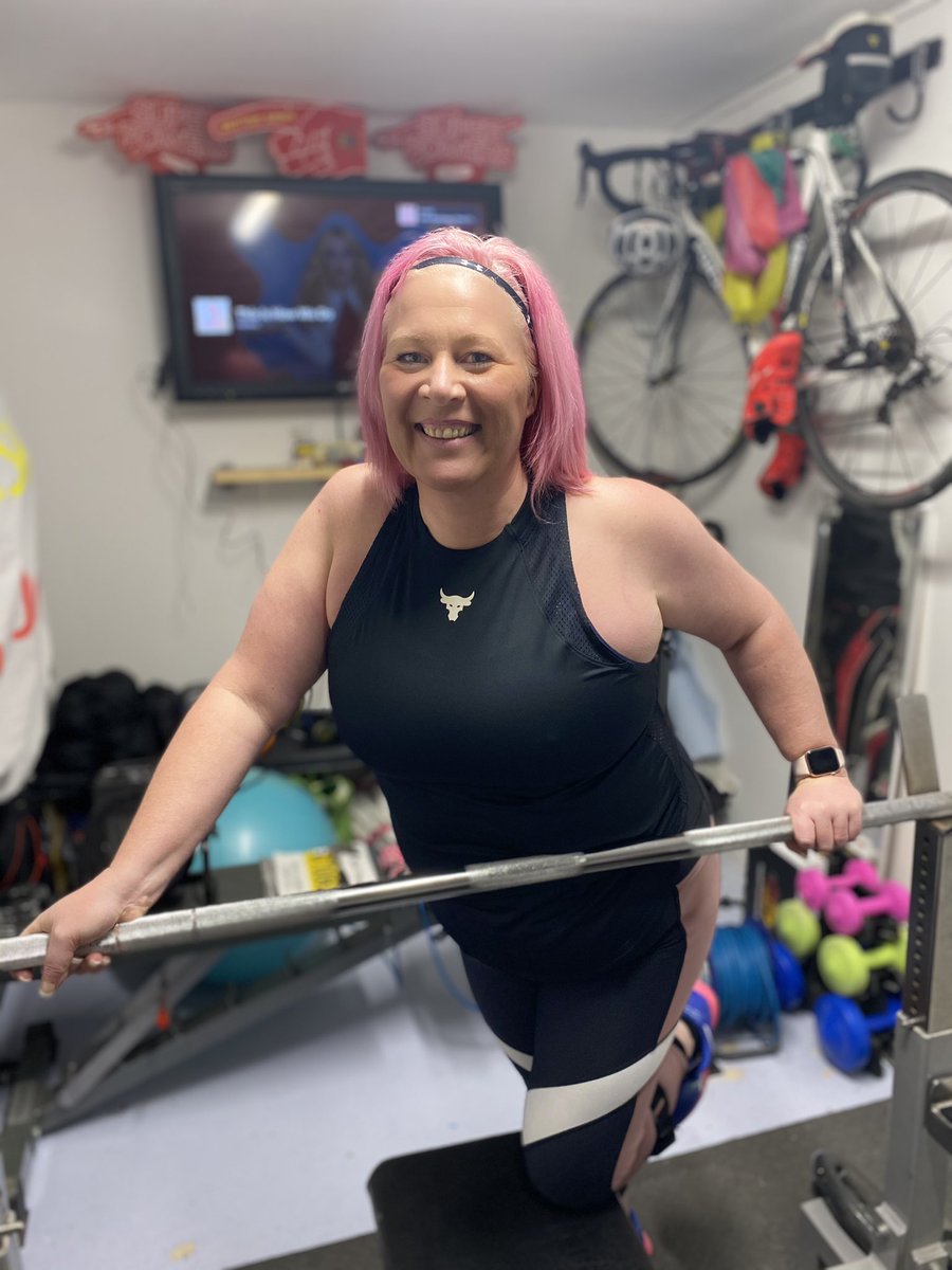 Teambuckle's tweet photo. Hump day training #Wellnesswednesday really enjoying my program at present and the lockdown gives me more time to train and less distractions. @GBWeightLifting @BritishRowing #parapowerlifting #strongisnotasize #Thisgirlcan #surewomen @ThisGirlCanUK https://t.co/VHDrXD3U5c