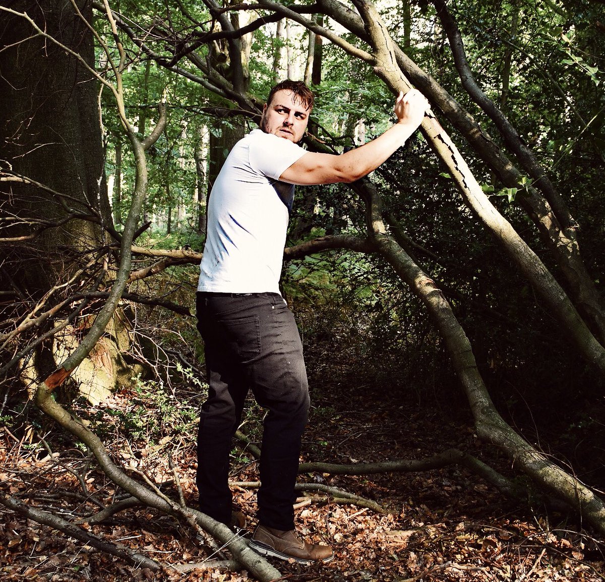 danholloway_uk's tweet photo. Tried to look cool then realised it looks like I’ve been busted whilst having a wee 🤦♂️😂
.
#imcoolipromise #busted #actor #actionshot #outsideshoot #outsidephotography #dandeluca #officialpage #danieldeluca #filming #production #modelling #malemodel #modelshot #charactershoot l https://t.co/5ZxMqpmtU7