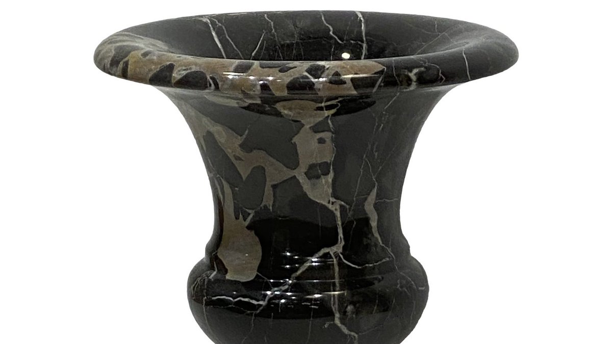 thepaintstorefl's tweet photo. It's a #NewYear2021  to enhance your #homedecorideas  with this very handsome campana form vase. Carved from black variegated marble. https://t.co/sviQ5E6yYW https://t.co/jyhJTGhS3R