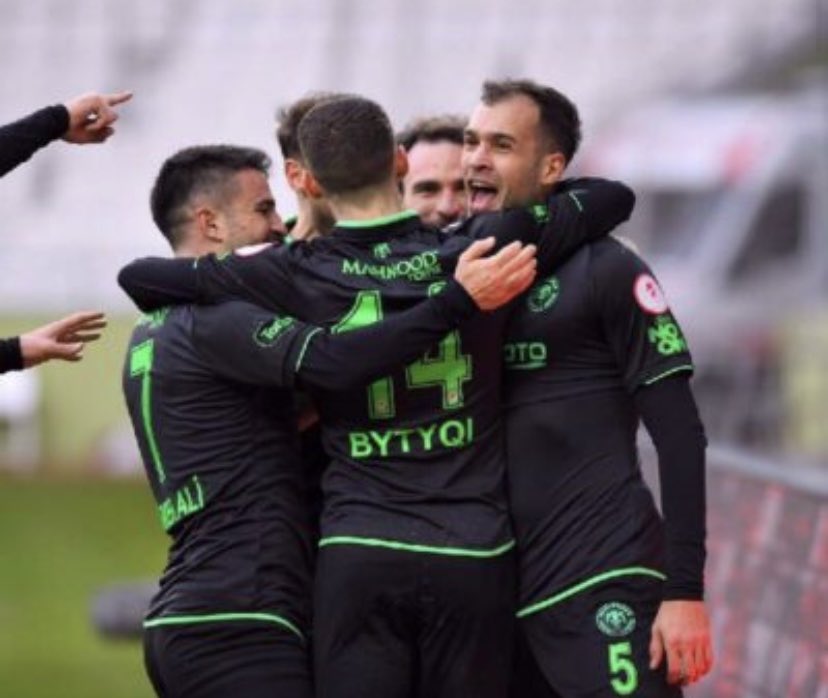 Konyaspor, Gaziantep FK’yı eleyerek çeyrek finale çıktı
Ziraat Türkiye Kupası Son 16 Turu karşılaşmasında Gaziantep FK'yı 2-1 yenen Konyaspor bir üst tura yükselen taraf oldu. Gaziantep FK ise Teknik Direktör Marius Sumudica ile yolları ayırdıktan sonraki ilk maçını kaybetti. https://t.co/tzyuv7Z0w7