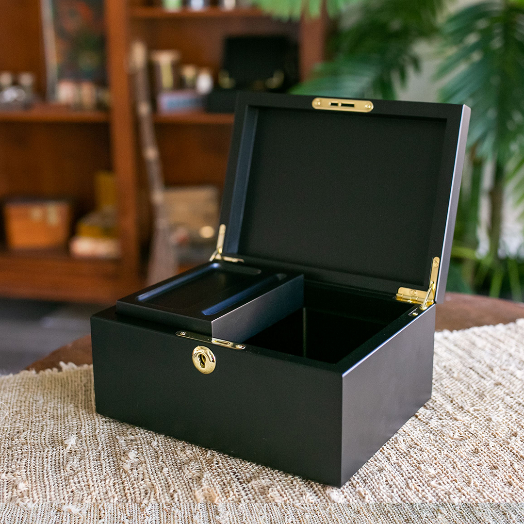 HakunaSupply's tweet photo. Transforming your storage box to Original Series stash box crafted with finished black!💖👌🔥 #HakunaSupply #stashbox #SmellProof #SmellProofYourStash #protectyourstash #Stash #Lockbox #fingerprintlockbox #bamboo #OneTreePlanted #CBDlifestyle #CBD #CBDNation #CBDproducts #CBDLife https://t.co/Adl0OCBjLc