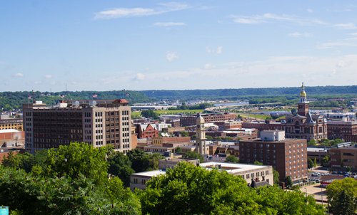 thehobbywife's tweet photo. Don’t miss these fun things to do in Dubuque, Iowa. So many sights to see &amp; lots of fun for the whole family waiting in this historic town. 

https://t.co/xX4rpfMBgK

#travel #midwestblogger #midwesttravel #iowa #iowatravel #dubuque #dubuqueiowa #travelblogger @TravelDubuque https://t.co/LXjrM6yXoP