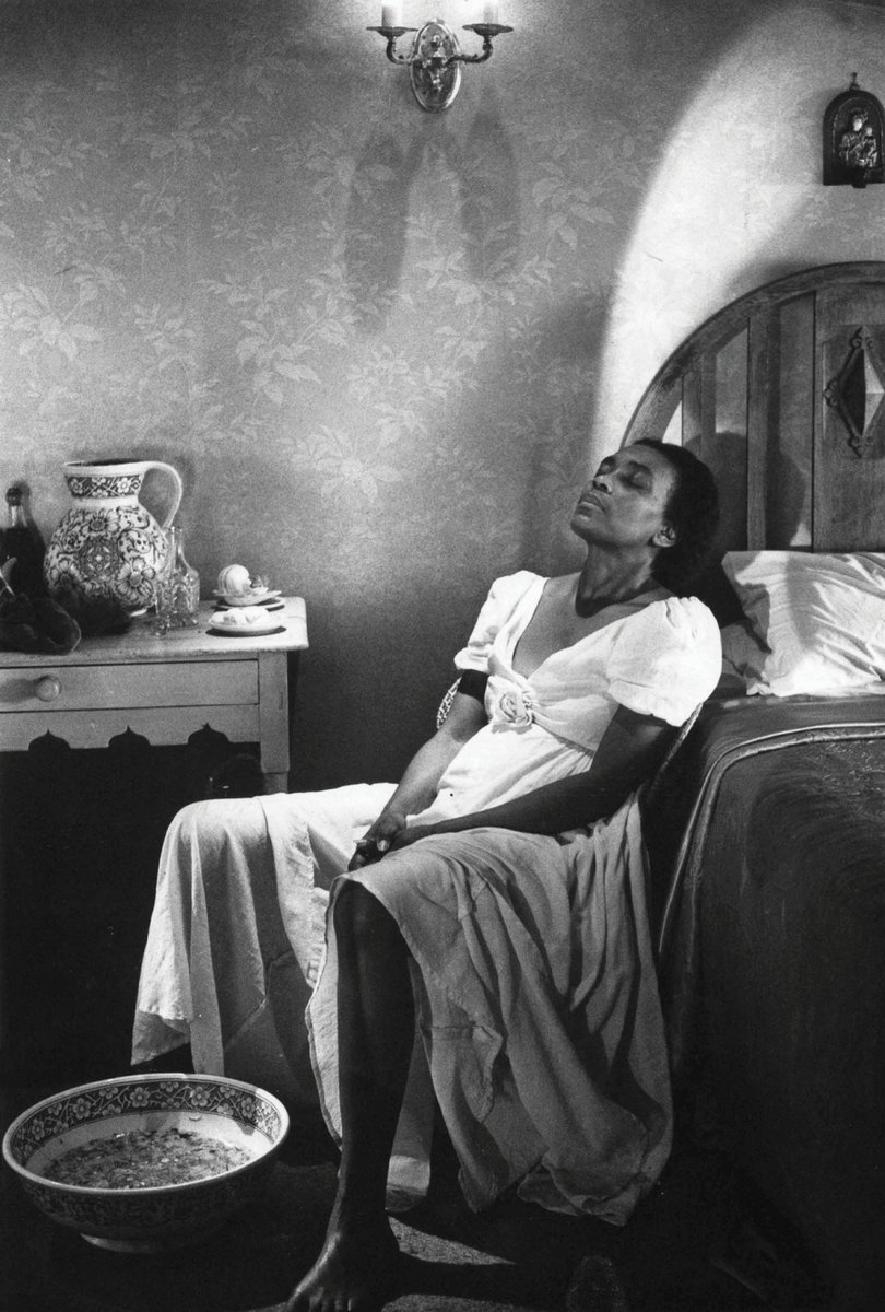 oxfordamerican's tweet image. “I had become a strange, wild thing away from home—even to myself.”

—From @jameyhatley’s “Talibah Safiya: Oracle of Castalia,” in the “Icons” section. #GreatestHitsMusicIssue. #Issue111 

Photo by Christine Parry. Courtesy Women Make Movies.
ow.ly/BFjT50D5itI