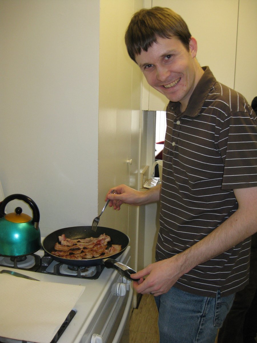 Here's me in grad school in 2009 making bacon in a SendMeHome frying pan. After I used it I was supposed to post about the experience and then pass it to someone else. Shockingly this company also failed to get traction!