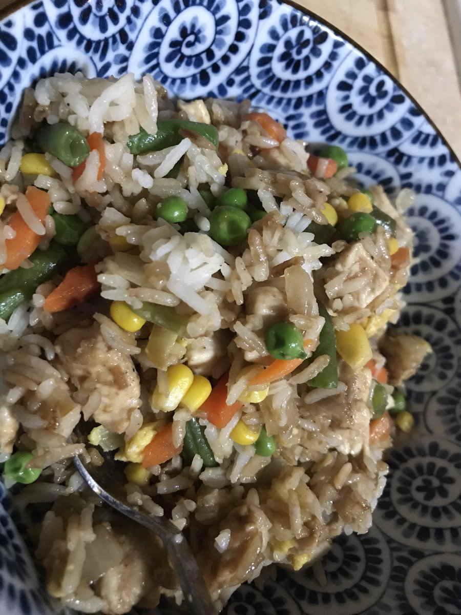ChezAmyLLC's tweet photo. Chicken Fried Rice #chezamy #quickdinner #40minutemeal https://t.co/aysrWz0oTI