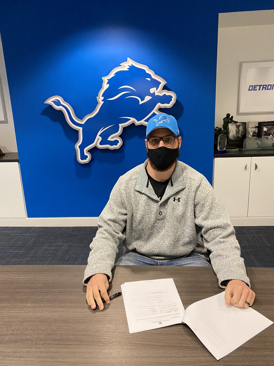 .<a href="/hunterthedford/">Hunter Thedford</a> has signed with the <a href="/Lions/">Detroit Lions</a>! 

#ProUtes