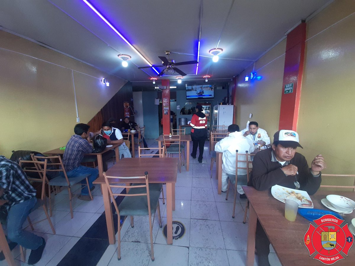 BomberosMejia1's tweet photo. #ControlAforo
La Unidad de Prevención, Regulación y Control de #BomberosMejía en conjunto con Comisaría Municipal, realizaron el control de aforo en restaurantes, que corresponde al 30% .
Recorrimos las parroquias de #Machachi y #Alóag verificando además los permisos. https://t.co/sNCVCCw38w