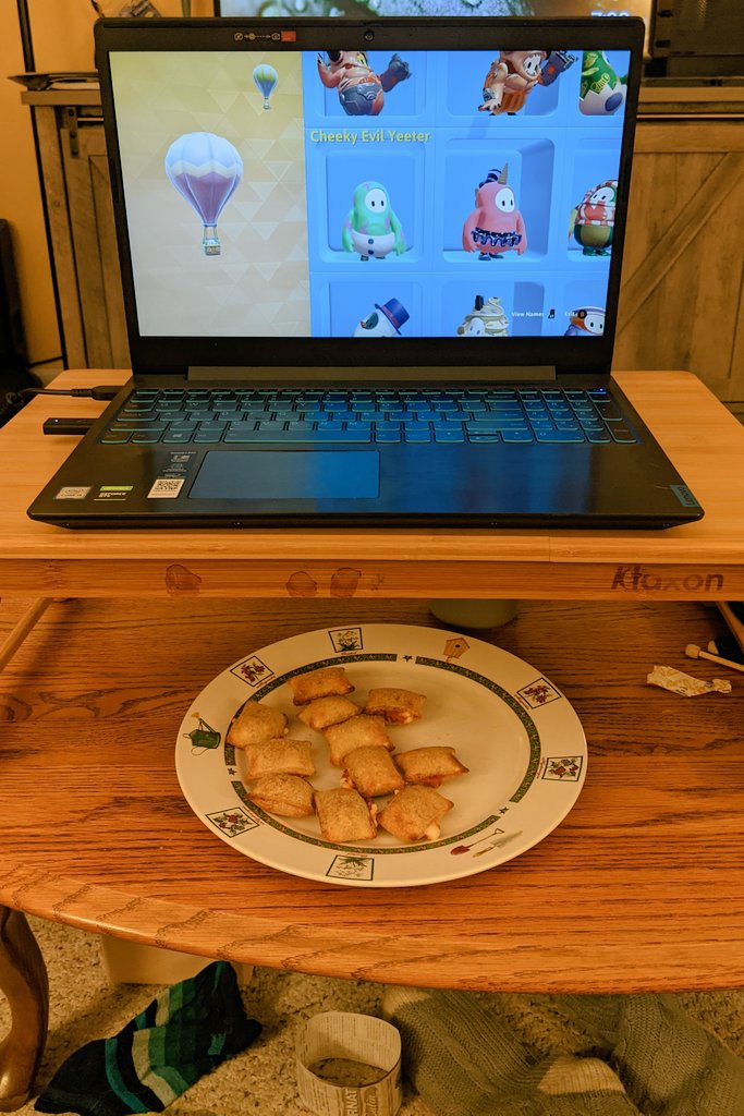 Gam3rGirlfriend's tweet photo. Suddenly I've become everything I once mocked. Video games, pizza rolls, and dirty socks on the floor... Have I turned into a teenage boy? 

#sendhelp #FallGuys #videogames #gaming #WhoAmI https://t.co/FW4PvfWc1U
