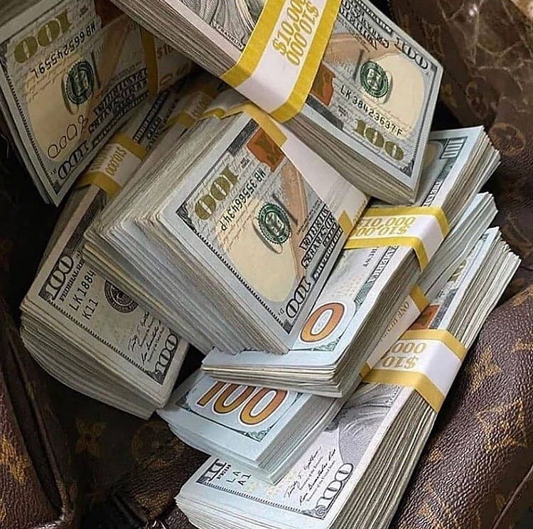 dakadaddy's tweet photo. Hi my lovely girls, didn't receive the presents you wanted on the #NewYear2021? Daddy here for helping my babies to dream come true🤗🎄
Sugar baby needed. First 100 to like,  retweet and follow get $2000 immediately😝💸💸
No scammers

Link in @dakadaddy bio

#sugarbabyneededed https://t.co/I7bhyLw4CM