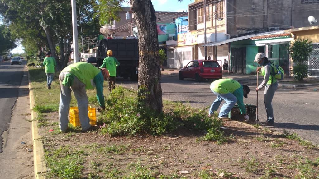 OviedoPSUV's tweet photo. #13Ene Somos artesanos, constructores y conductores de victorias, con nuestras manos estamos diseñando un nuevo modelo de gobierno participativo, y que verdaderamente nos beneficie a todos... Abro hilo: #EnUnidadPatriótica #VamosCiudadGuayana https://t.co/4YN0vG1T9A