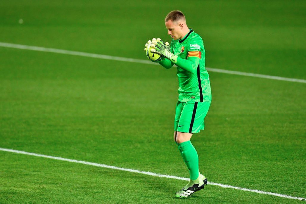 خيالي .! تصدى تير شتيغن ل ٦ فرص محققة ضد ريال سوسيداد وكذلك تصدى لـ 3 من أصل 5 ركلات ترجيح.