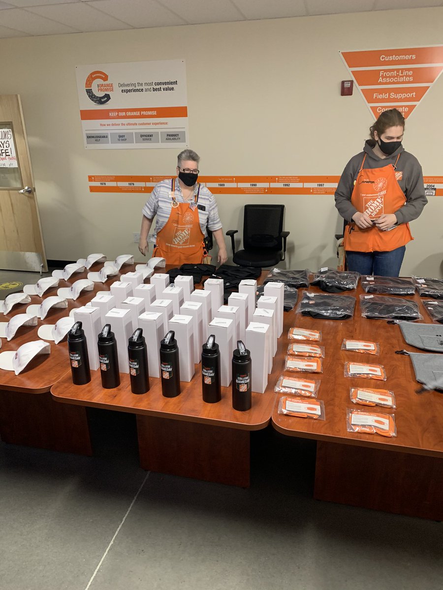 230 Days Safe and Safety Awareness Month here at the ole 8966. Enjoy the HD swag and let’s make safety our first priority in 2021! @LeahVienhage @JasonBallDM198 @MikeCaplinger1 @jasonhd8966 @THDdiego @8966I