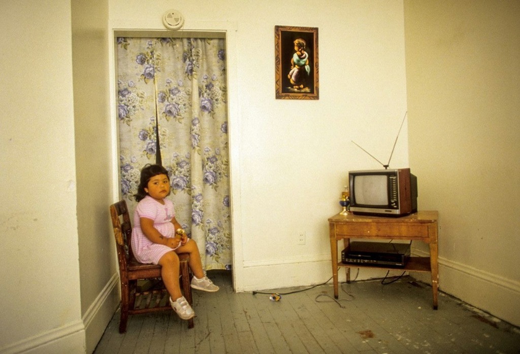 edkashi's tweet photo. From a story on undocumented immigrant families in the San Francisco Bay Area, 1987, shot on assignment for the San Francisco Examiner's Sunday magazine. #TheCaliforniaYears⠀
⠀
@viiphoto #viiphoto #edkashi #thecaliyears #california #westcoast #fromth… https://t.co/xryypsRamx https://t.co/CdJtZGBhuS