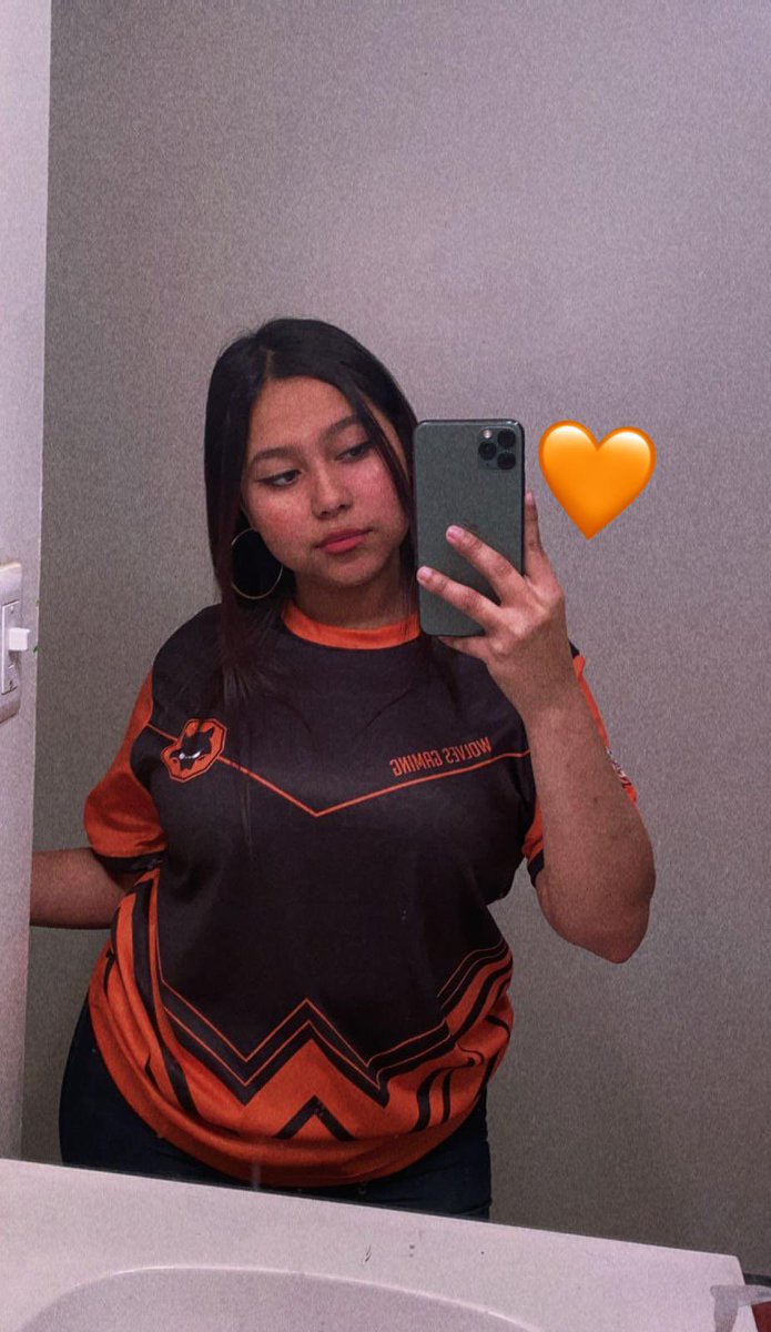 Elizabethmdinaa's tweet image. Gracias Mi Cielito @AdilsonTorres15 y @Wolves_GamingGG  por el regalo.😍 
#FORSUCCESS 🧡