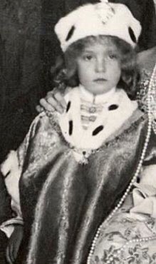Another one of Otto von Habsburg. All of four years old at his parent’s coronation, in the middle of a World War, as King and Queen of Hungary! God, he was so cute!