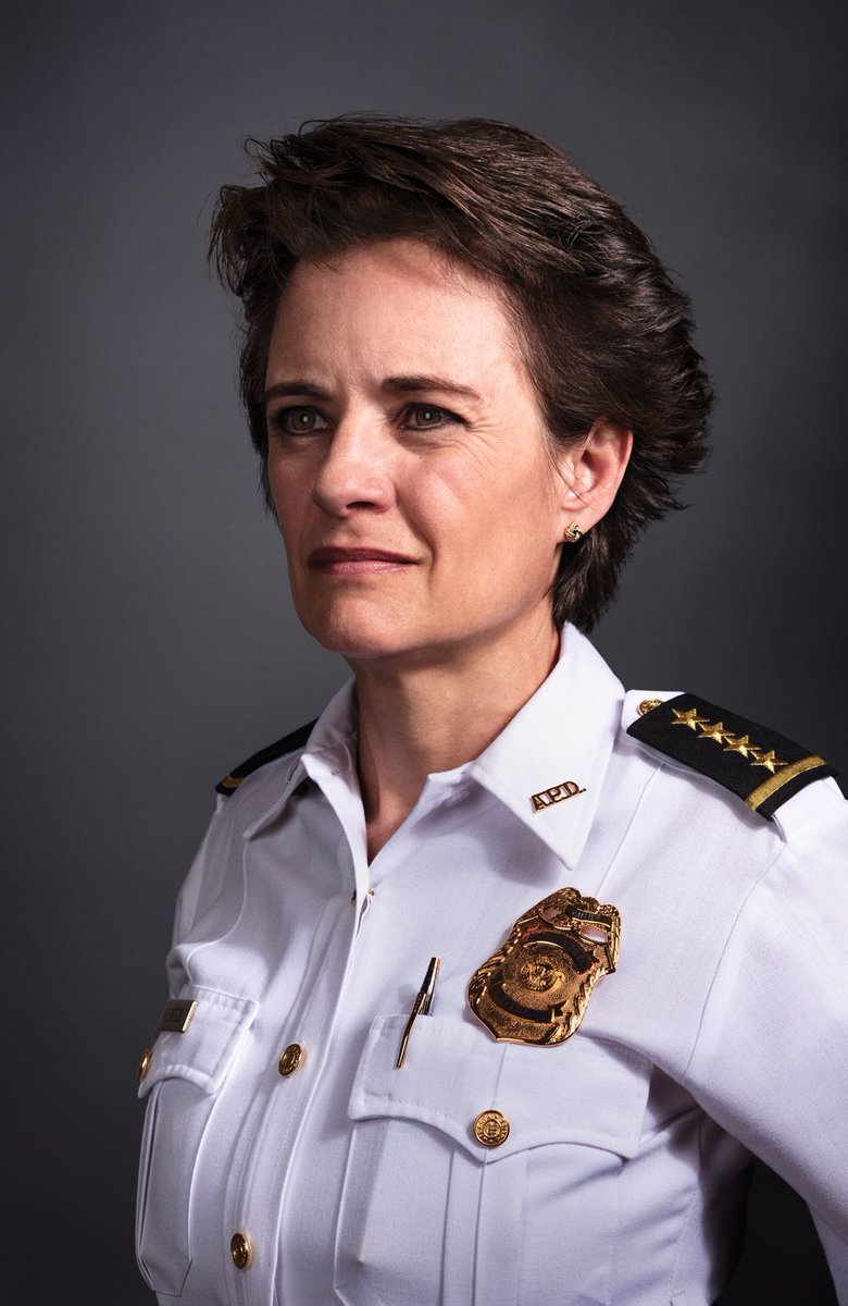 terrymeiners's tweet photo. I had a comprehensive chat with #Louisville's incoming chief of police Erika Shields. 👮♀️ LISTEN 🎙 https://t.co/TiyIy1Y2h4
#bodycamera #policeculture #racialequity #homiciderate #defundthepolice #recruits #socialworkers #BreonnaTaylor
@LMPD @840WHAS https://t.co/0bId6pPI5g