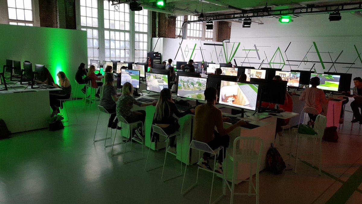 Novacore_gaming's tweet photo. Thought I’d share some more photos from my time at SimsCamp London 2018 #thesims4 #simscamp #EAGameChangers https://t.co/WvFQC43iDe