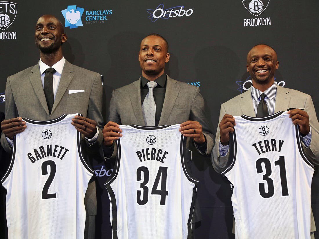 #ooc Really sold the whole bitch again huh Brooklyn? How? Why? IM ONLY 34 AND YOUVE DONE THIS TWICE!! THIS BETTER GET ME ONE I AINT FORGOT!!! FUCK!!!