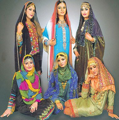 Female traditional clothes:There are hundreds of different clothing styles in Tunisia, but in the city of Tunis, some of these styles are the "Keswa", "Fouta w Blouza" and "Marsawi" (and more).In KSA, women indoors wear beautiful dresses/abayas with colorful tribal motifs.