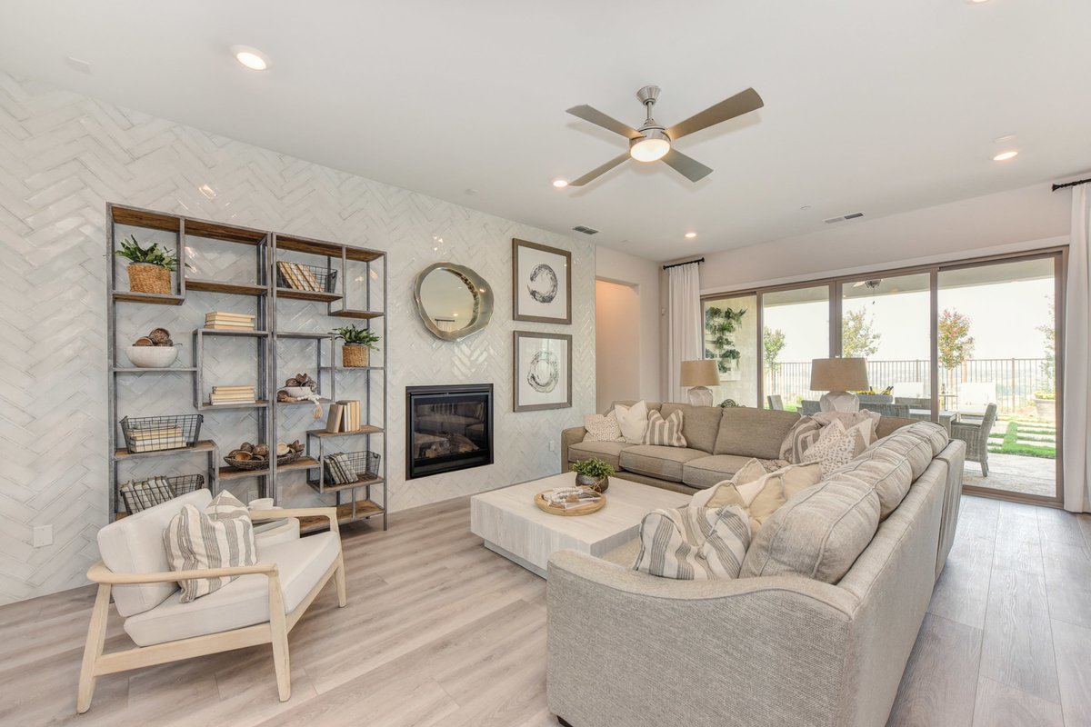 WhitneyRanchCA's tweet photo. Prominence by @JMCHomes gives your family the space to relax, prepare dinner, and come together in style, without ever sacrificing comfort. Which room are you hosting family game night in? https://t.co/dEHxO2F2im https://t.co/2oby1ERUKh