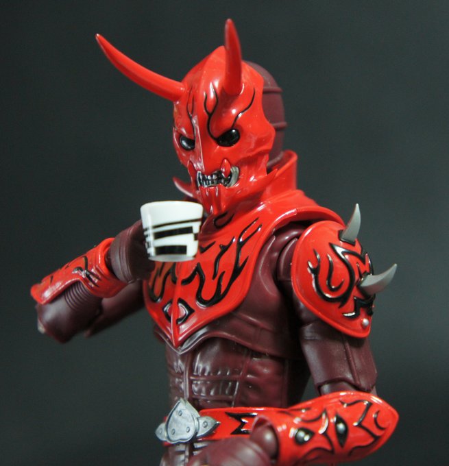 近年ではモモタロス(近年・・・?)1枚目から順に真骨彫・旧アーツ・S.I.C.・BMモモタロスもなんかやたら買ってるな俺・・・ 