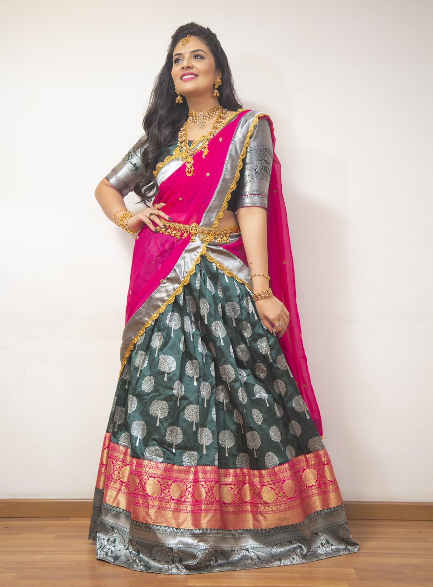 MukhiSree's tweet image. Sankranthi Shubhakankshalu ❤️😍☺️

Tune into “Sankranthi Sambaralu” at 9am on @ZeeTVTelugu ☺️

#Sankranthi2021 #sankranthisambaralu #sreemukhi