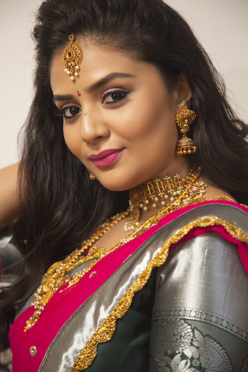 MukhiSree's tweet image. Sankranthi Shubhakankshalu ❤️😍☺️

Tune into “Sankranthi Sambaralu” at 9am on @ZeeTVTelugu ☺️

#Sankranthi2021 #sankranthisambaralu #sreemukhi