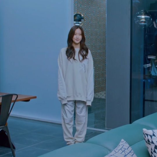 langqiaos's tweet photo. a whole baby 
#문가영 #TrueBeauty #TrueBeautyEp9 https://t.co/uwCUtVJH4z