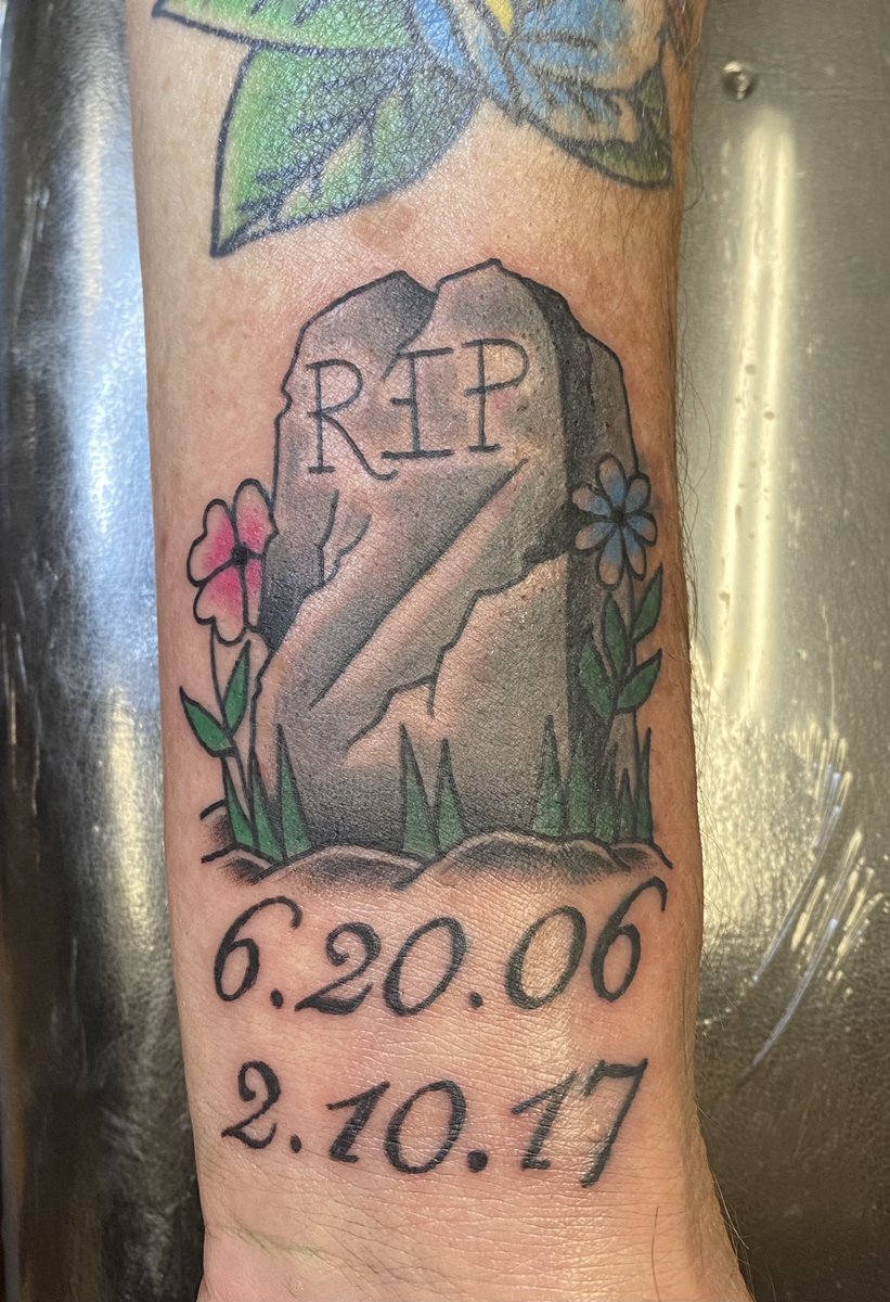 gandomer's tweet image. I’ve been tattooing for 1 week! Here’s some fun shit I’ve gotten to do so far 😭