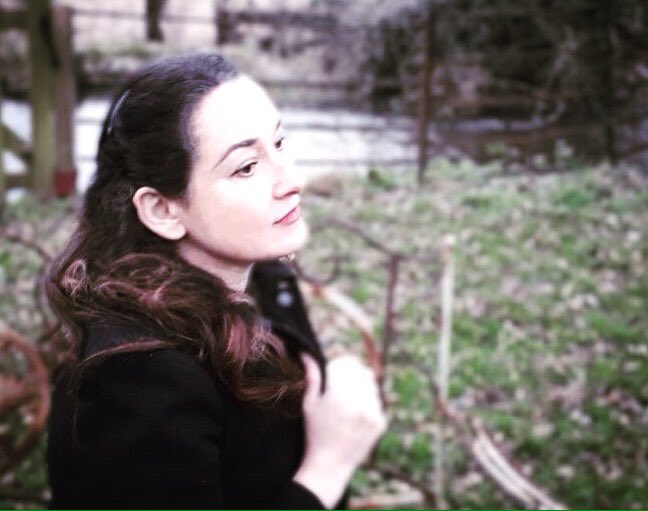 odettemichell's tweet photo. Photoshoot Jan '21. Nothing like a bitterly cold January day for a New Years photoshoot by the wonderful Alex Taylor π· π
*Ambience guaranteed*
#Photoshoot #January2021 #WinterFolk #FolkSinger #Photography #Folk #Roots https://t.co/FGtELmHENe