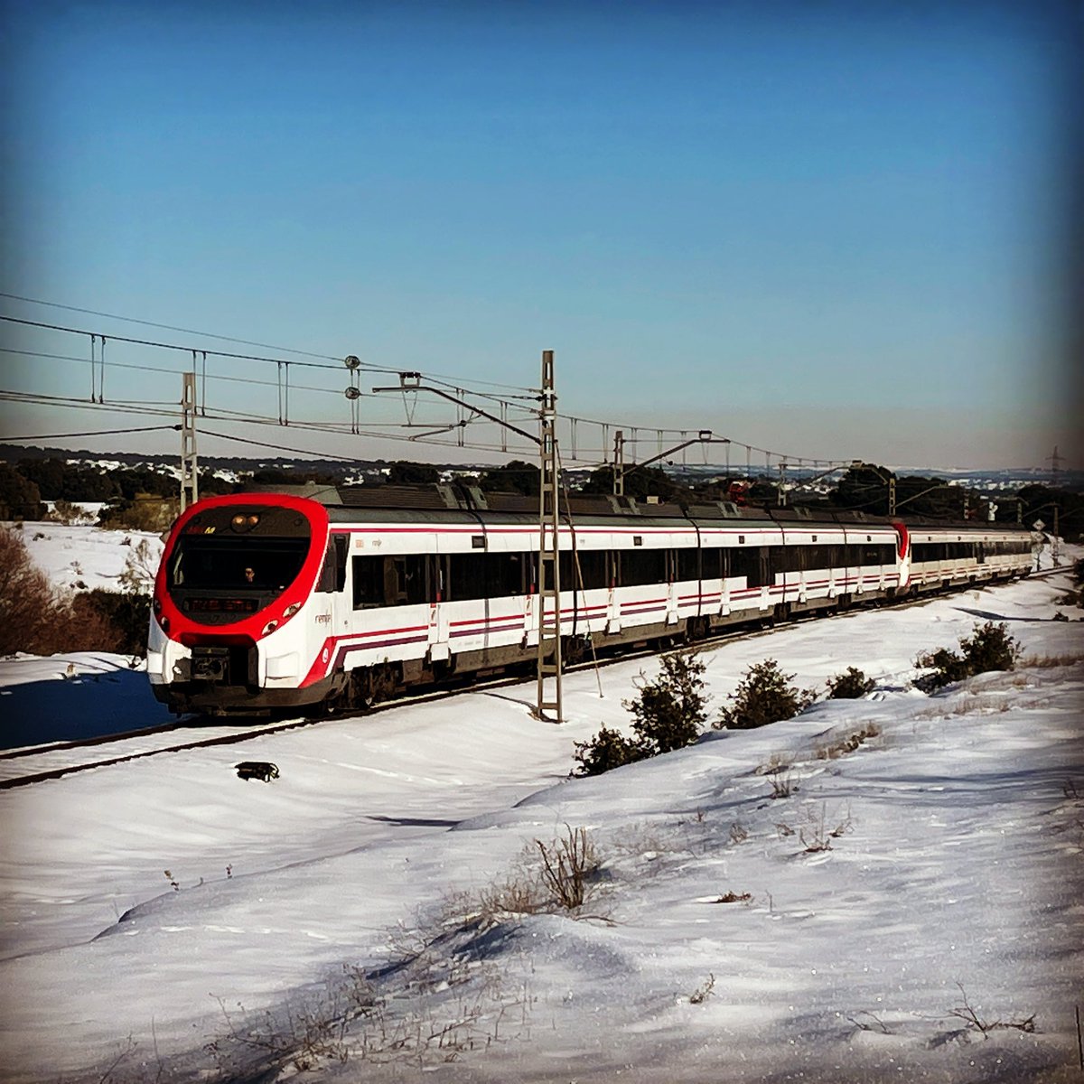 Civia sobre la nieve en El Tejar

<a href="/Renfe/">Renfe</a> <a href="/CercaniasMadrid/">Cercanías Madrid</a> <a href="/Adif_es/">Adif</a> #filomena #nieveenmadrid