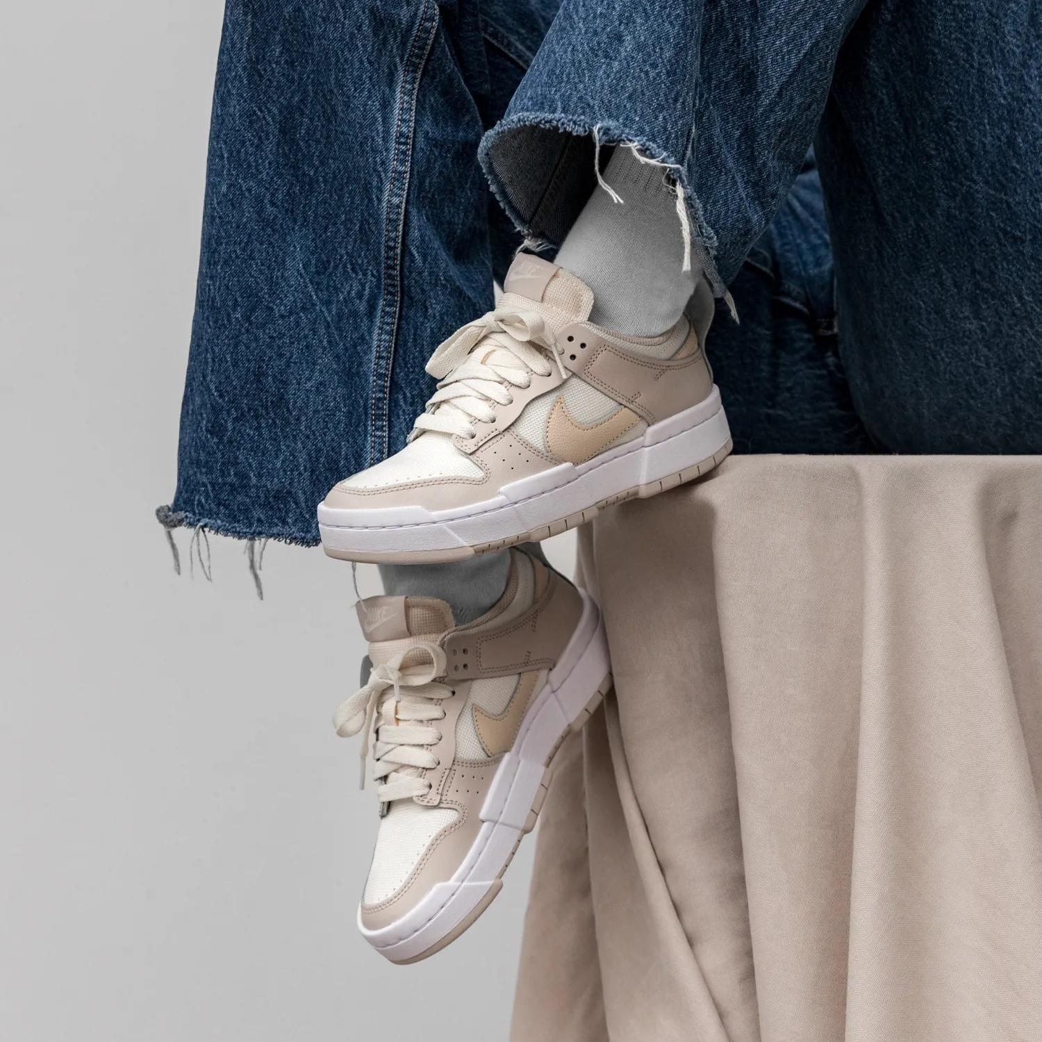 dunk low pearl white