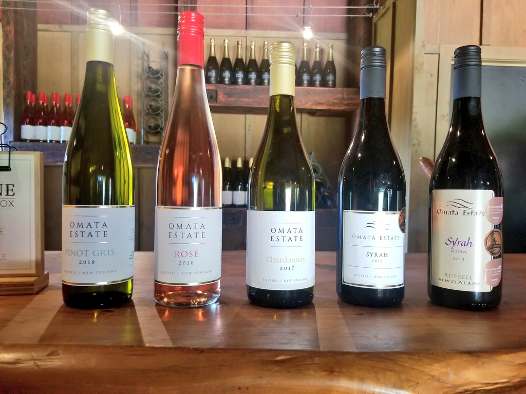 amylieberfarb's tweet image. Omata Estate &amp;amp; Kitchen ~ Russell, New Zealand. Such a cozy, inviting space to relax with a glass of wine &amp;amp; enjoy a meal. Oven is fired up in the Bay of Islands. Visit Soon! @nzwine #nzwine #wine #WineWednesday #nzwineweek