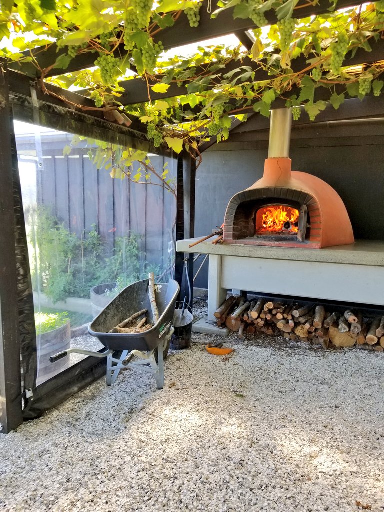amylieberfarb's tweet image. Omata Estate &amp;amp; Kitchen ~ Russell, New Zealand. Such a cozy, inviting space to relax with a glass of wine &amp;amp; enjoy a meal. Oven is fired up in the Bay of Islands. Visit Soon! @nzwine #nzwine #wine #WineWednesday #nzwineweek
