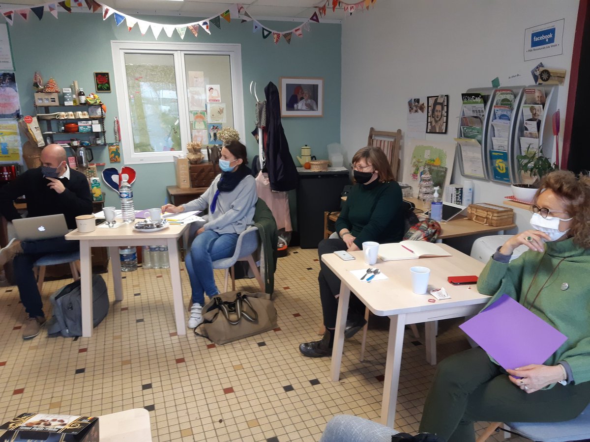 agenda21gironde's tweet photo. Aujourd'hui rencontre du groupe moteur du #LaboMobile "Osons les derniers jours heureux" en Sud-Gironde. Concevoir un projet territorial du bien vivre ensemble jusqu'au bout. 100% liberté de choix  #radicalité #coresponsabilite #dignité #creativite #Transformer #innovation https://t.co/WPAaCeV8xd