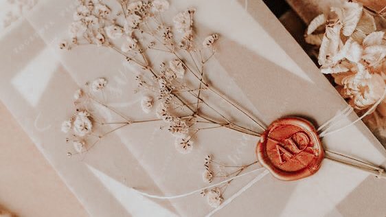jackirishima's tweet photo. ➤ KiriBaku AU!

Onde 4 anos após o término do namoro, Kirishima recebe o convite de casamento de seu ex.

⠀⠀⠀⠀⠀⠀ ⠀⠀⠀⠀⠀— ou —

Onde Bakugou decide subir no altar com outra pessoa, mas quando reencontra Kirishima não sabe mais se deveria dizer “eu aceito”. https://t.co/5VSplT7f4g